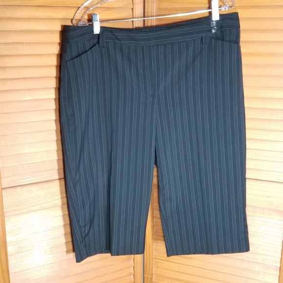 Nine & Co. Pants - Nine Co. by nine west Black Striped Dress Capris